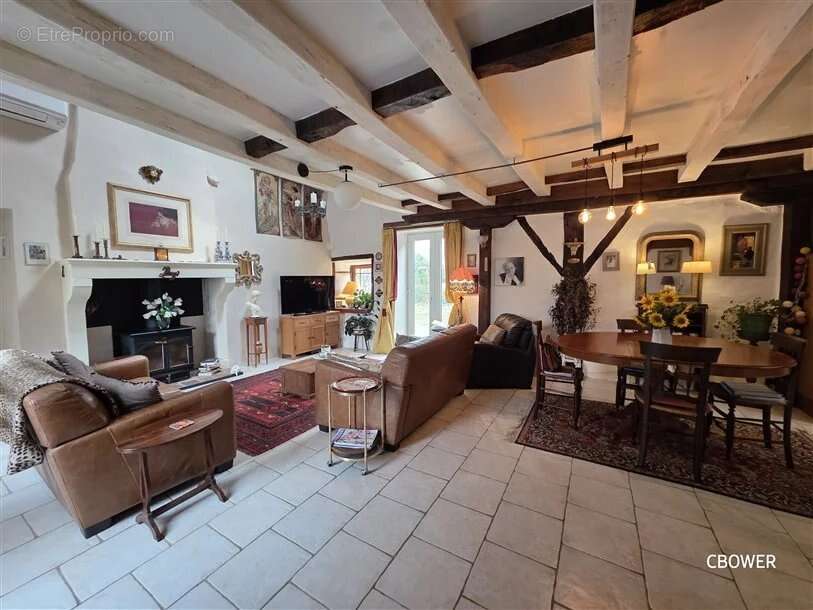Maison à ADRIERS