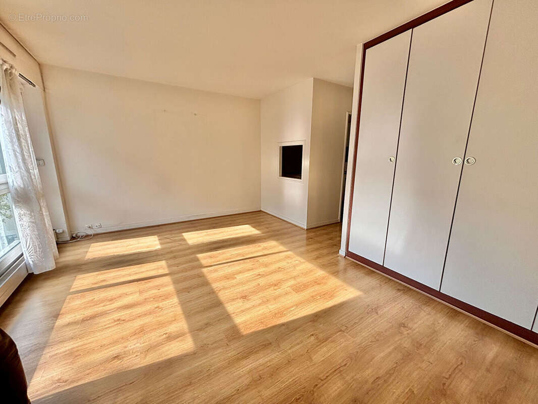 Appartement à PARIS-10E