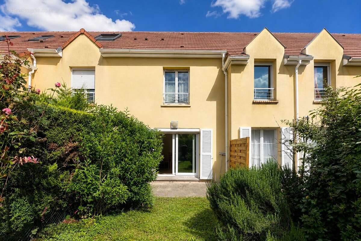 Maison à SAINT-MAUR-DES-FOSSES