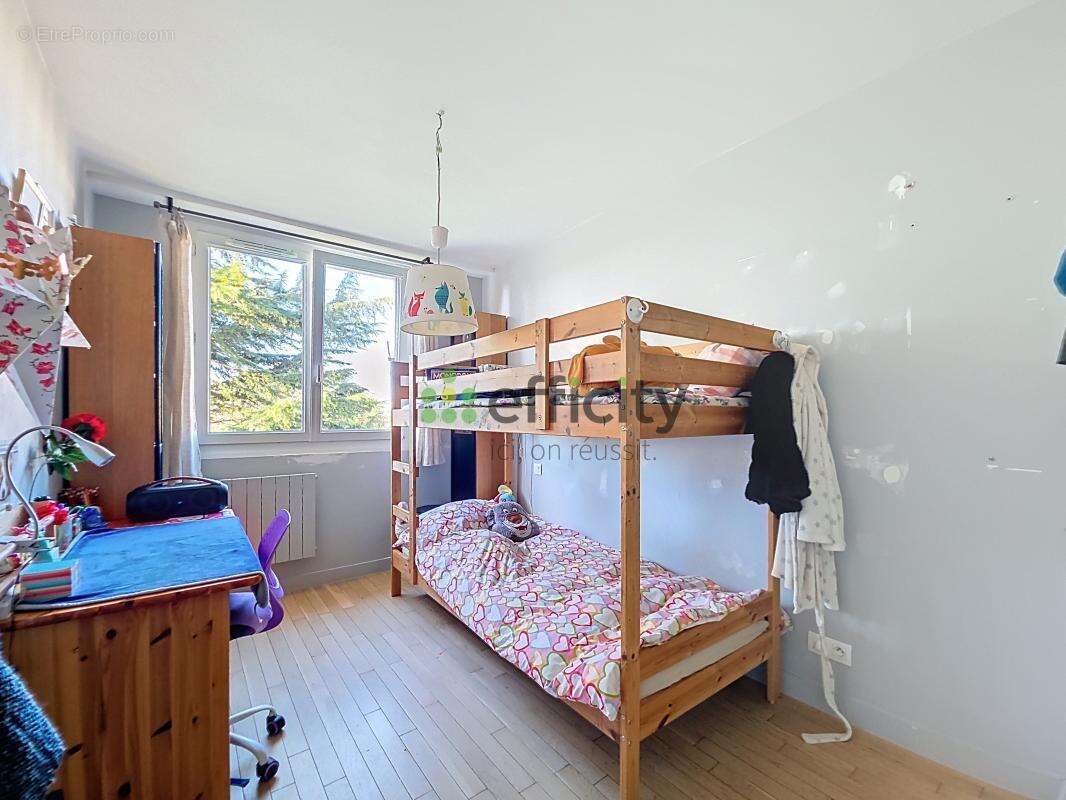 Appartement à LE PLESSIS-TREVISE