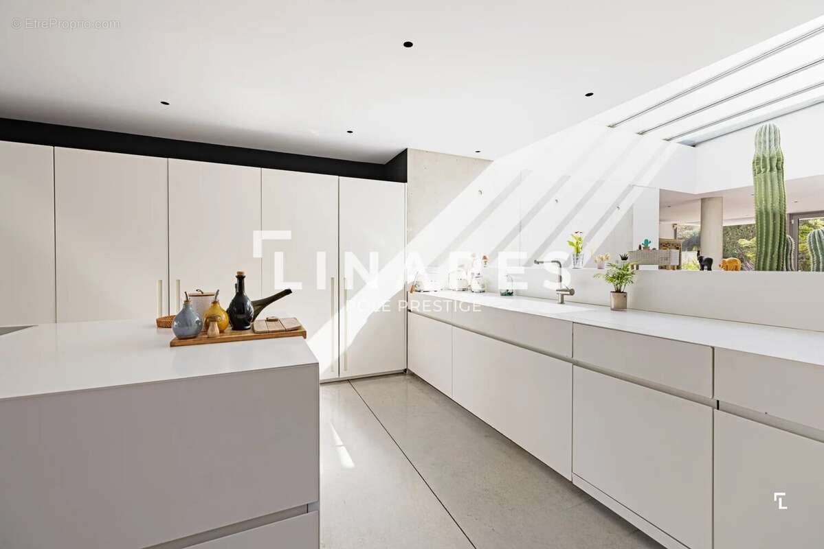 LA CONTEMPORAINE - Villa d’architecte de 529m2  - Vue Sainte-Victoire et prestations d’exception - 13100 - photo 10
