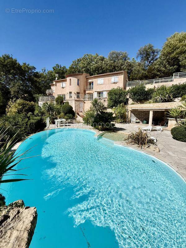 Maison à MANDELIEU-LA-NAPOULE