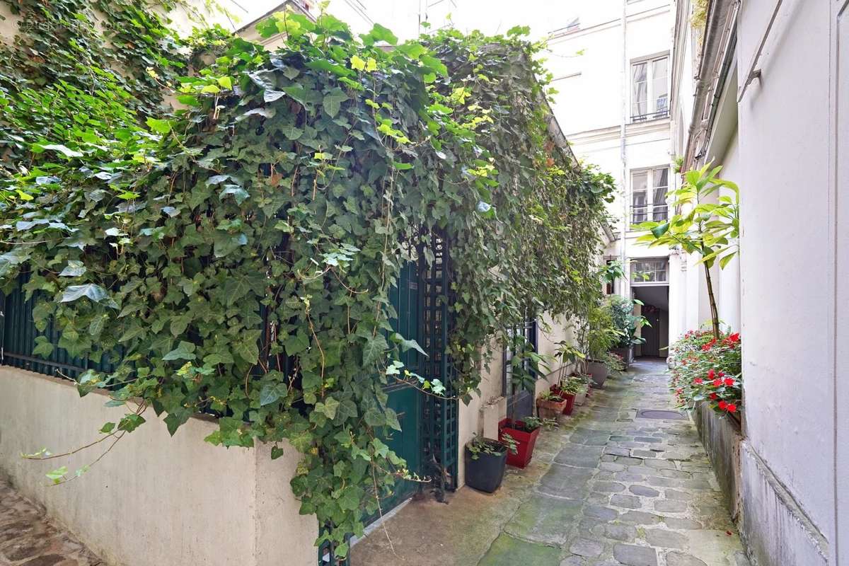 Appartement à PARIS-1E