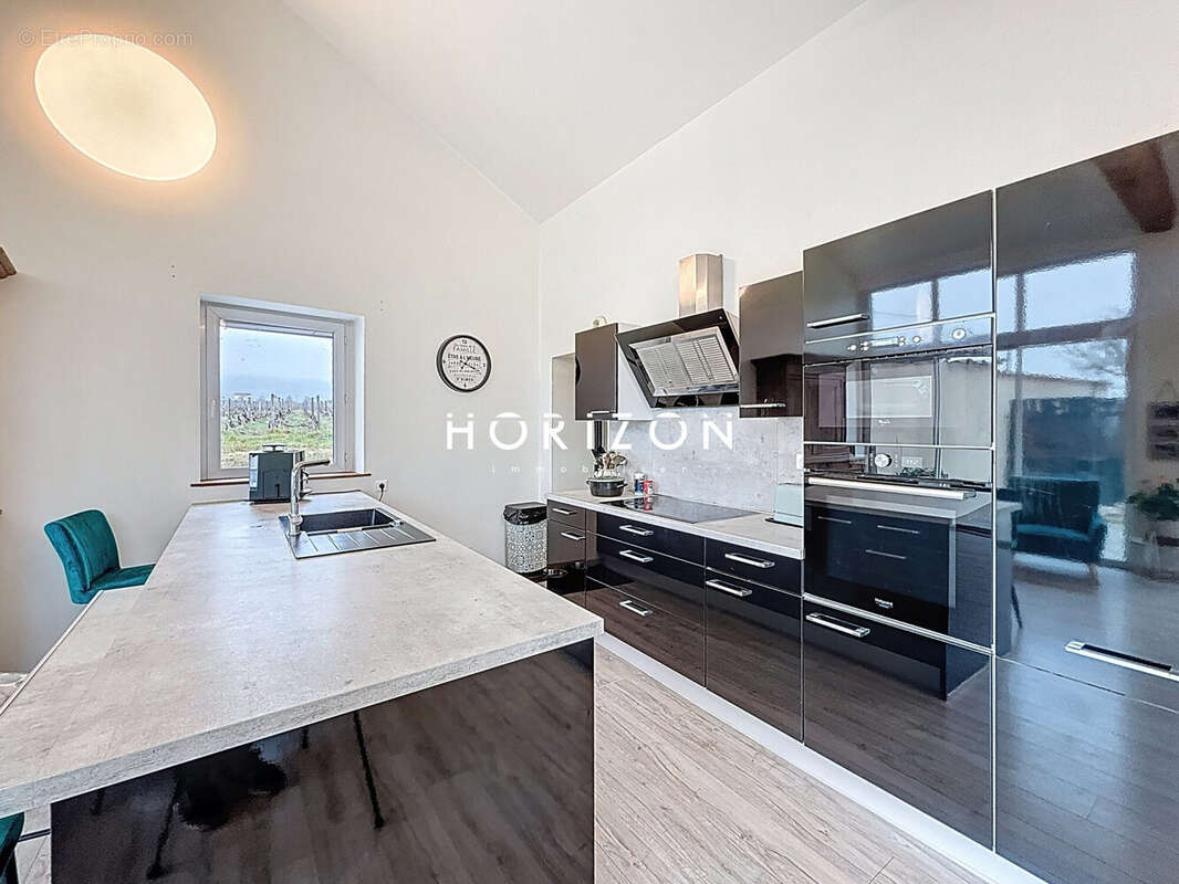 Maison à ROMANECHE-THORINS