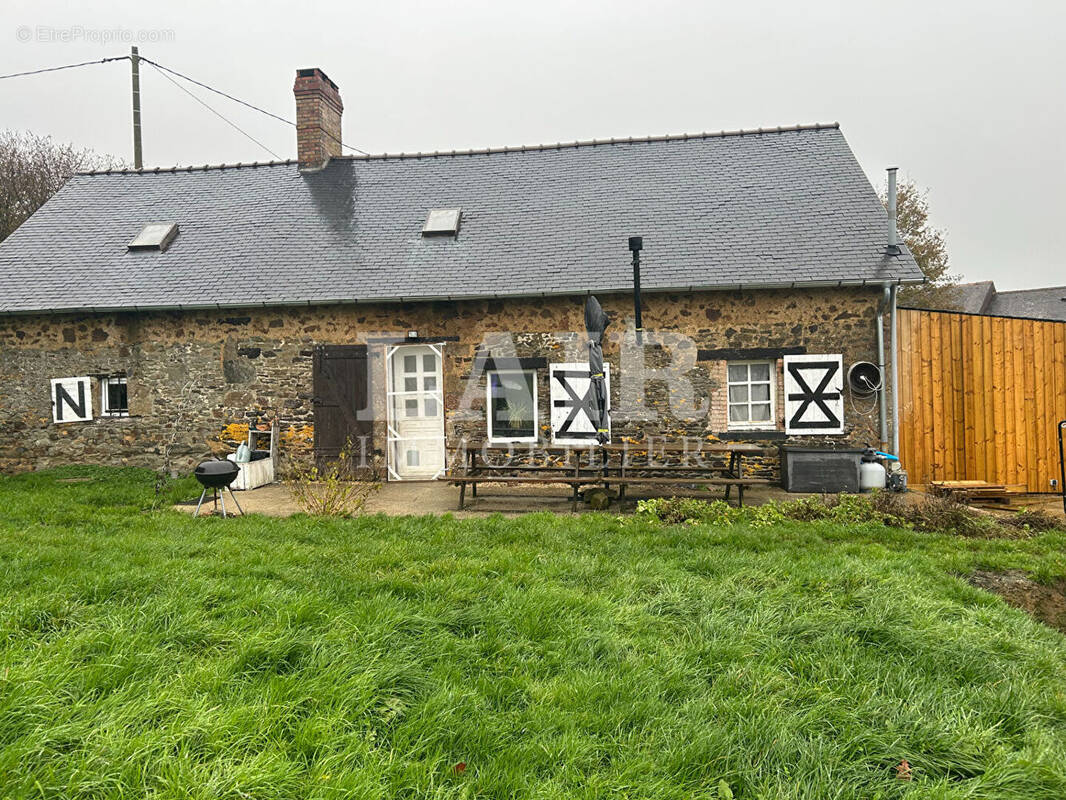 Jolie Maison en Pierres à vendre à Ste Marie du Bois - Ref O14540 - photo 1