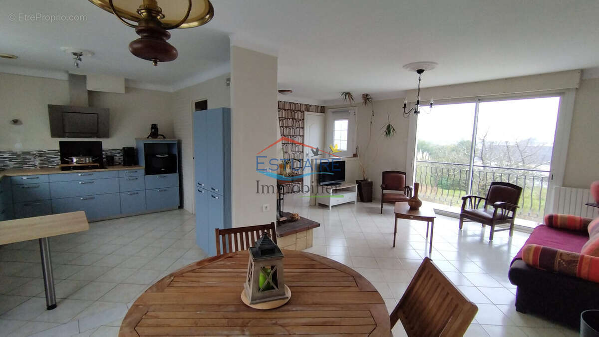 Maison à SAINT-ETIENNE-DE-MONTLUC