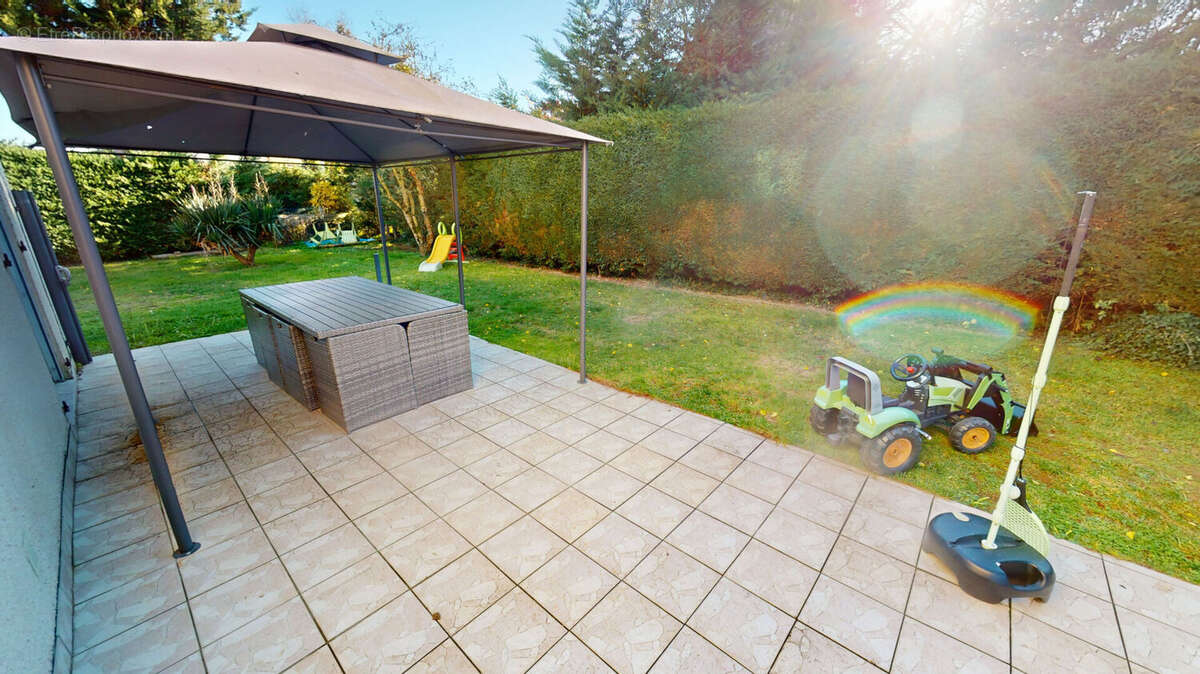 Maison à BELLENGREVILLE