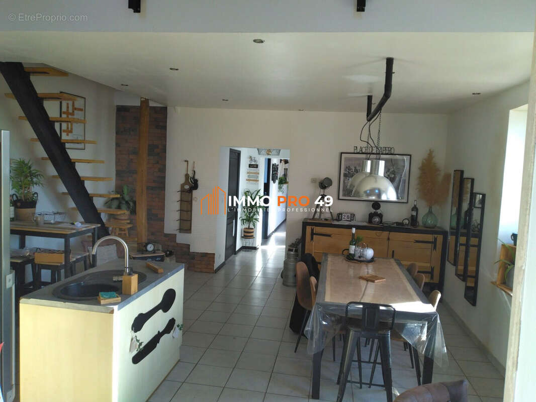 Appartement à SAINT-PIERRE-DES-ECHAUBROGNES