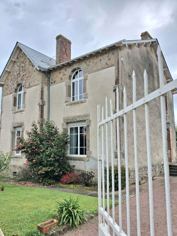 Maison à SAINT-ETIENNE-DU-BOIS
