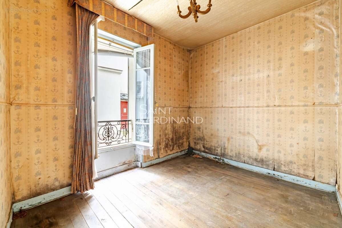 Paris 17ème Coeur des Batignolles. Idéal premier achat ou investissement locatif. 2 pièces 1 chambre. - photo 6