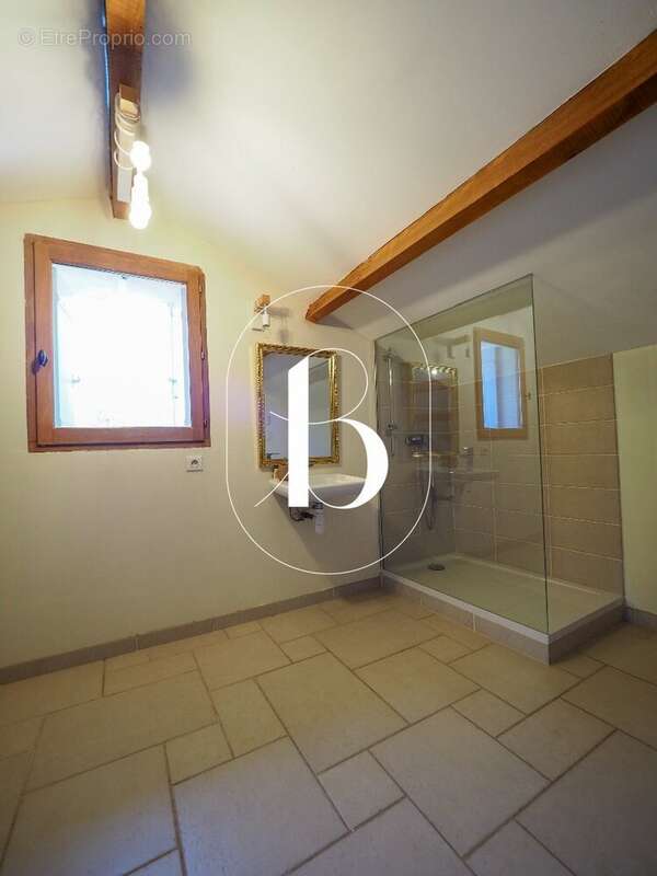 Maison à LAUDUN-L'ARDOISE