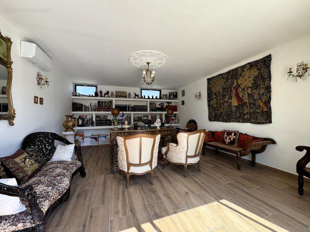 Villa d'exception aux volumes spectaculaires et prestations haut de gamme - photo 13