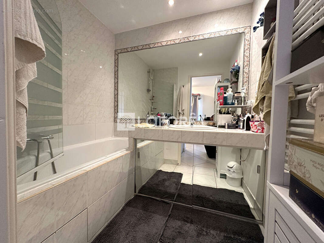 Appartement à SAINT-LAURENT-DU-VAR