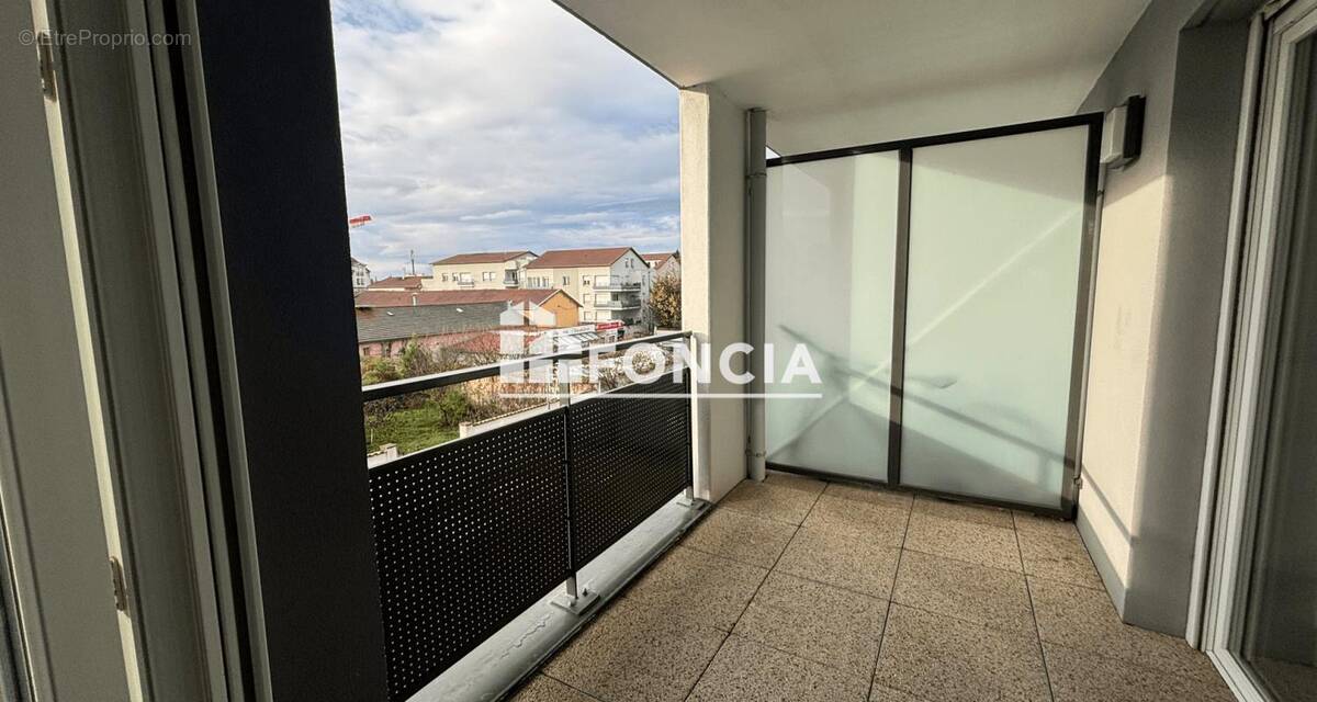 Appartement à MEYZIEU