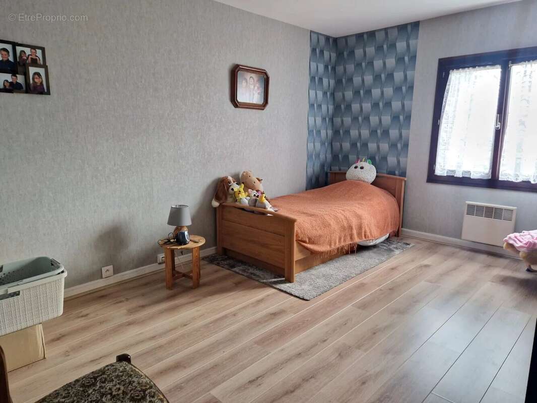 Maison à VOISINS-LE-BRETONNEUX