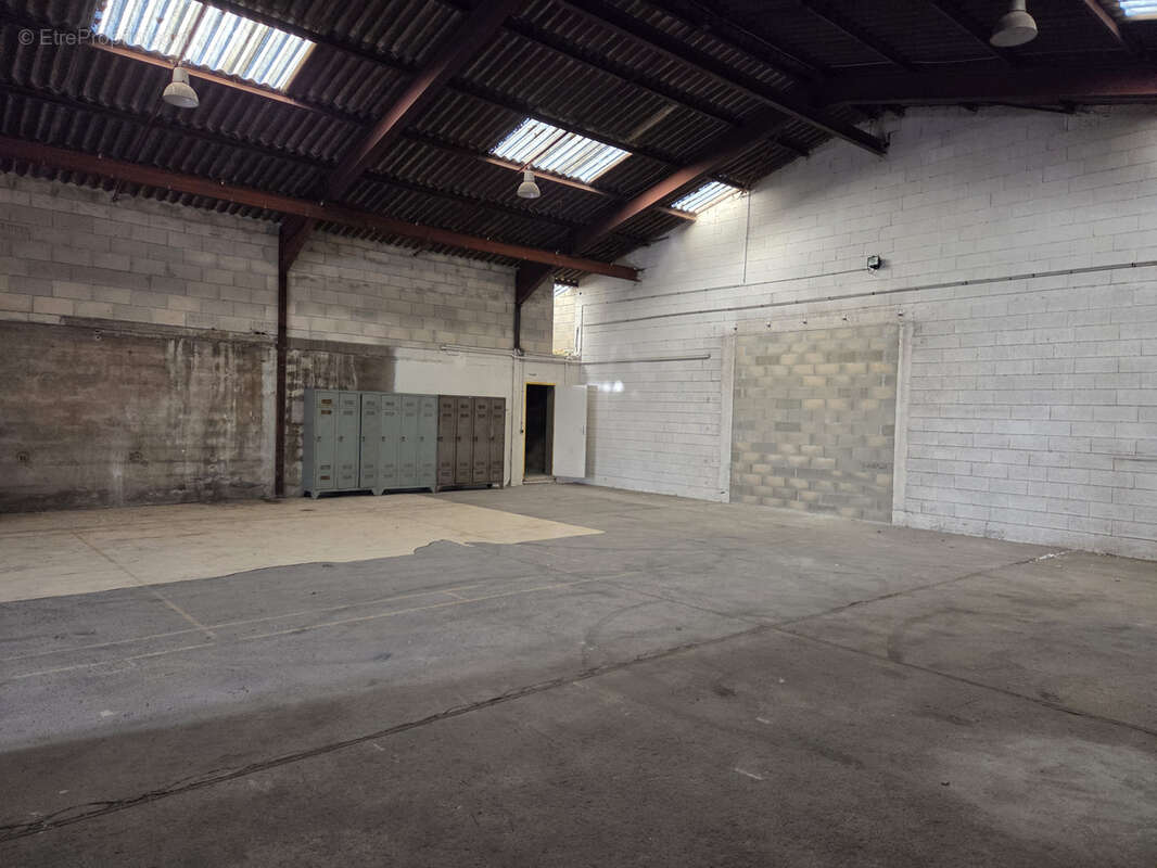 ENTREPÔT + BUREAUX   ÉTALANS (Axe Besançon - Pontarlier) - photo 2