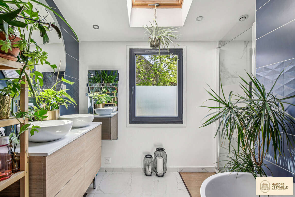 Maison à SAINT-NOM-LA-BRETECHE