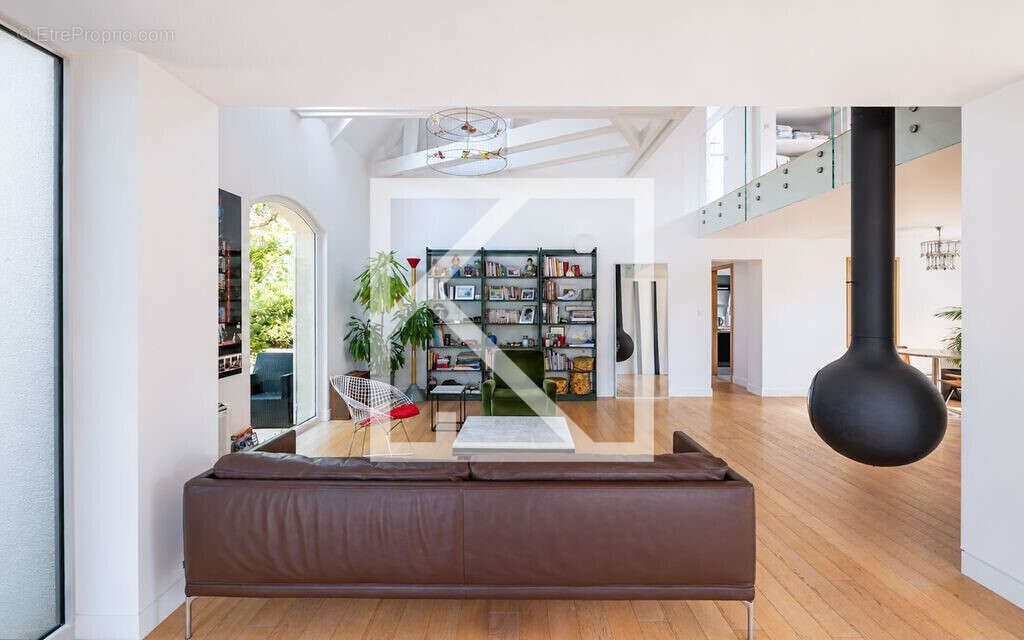 Maison 232 m² à Coulaines  - photo 4