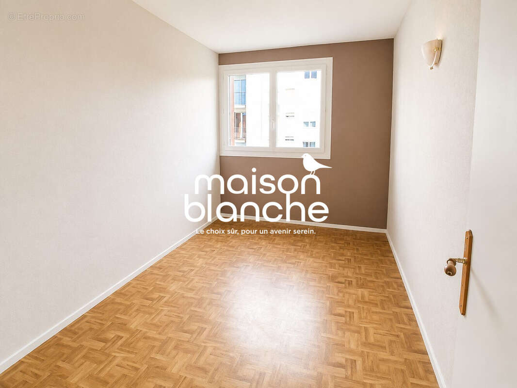 Appartement 74 m² à Parthenay  - photo 5