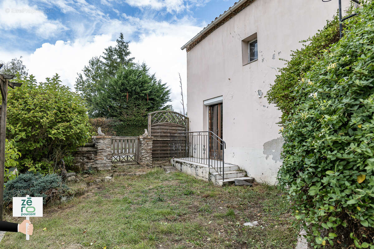 Maison de charme en pierre à vendre à Saint-Étienne-du-Bois, proche Legé   174 m2 habitables - photo 23