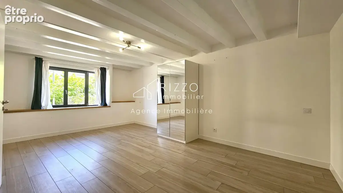 Divonne, duplex en RDJ de 225m2 de type 6 dans ferme Gessienne rénovée - photo 13
