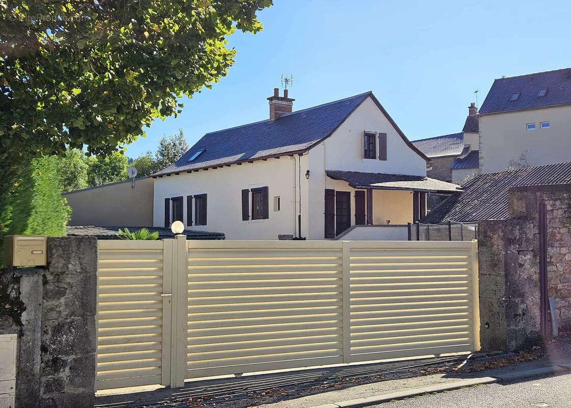 Maison à AGEN-D&#039;AVEYRON