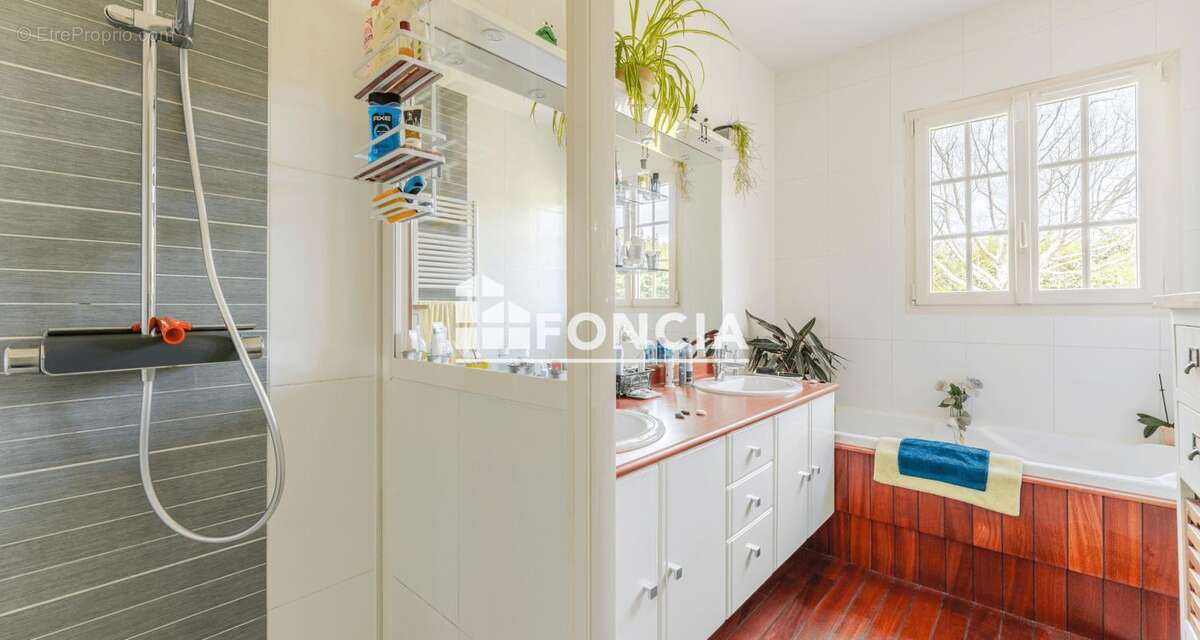 Maison à SAINT-BARTHELEMY-D&#039;ANJOU