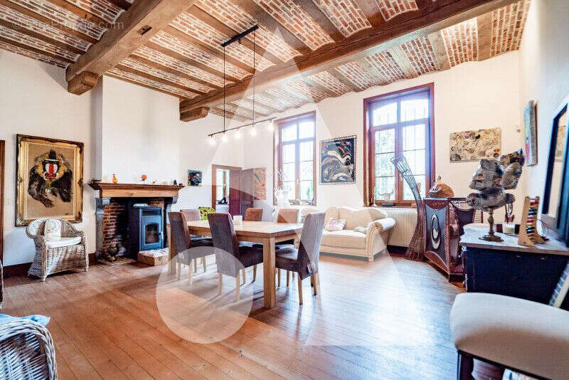 Maison à TAISNIERES-SUR-HON