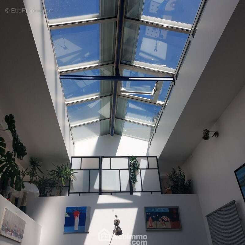 Très lumineux grâce aux skydomes avec stores électriques. - Appartement à CAEN