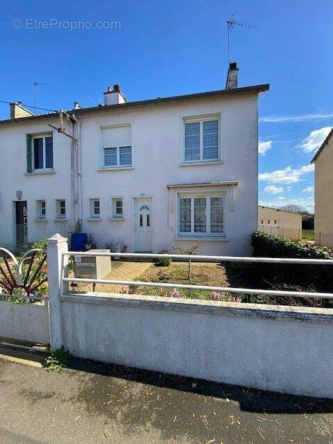 Maison à SAINT-COSME-EN-VAIRAIS
