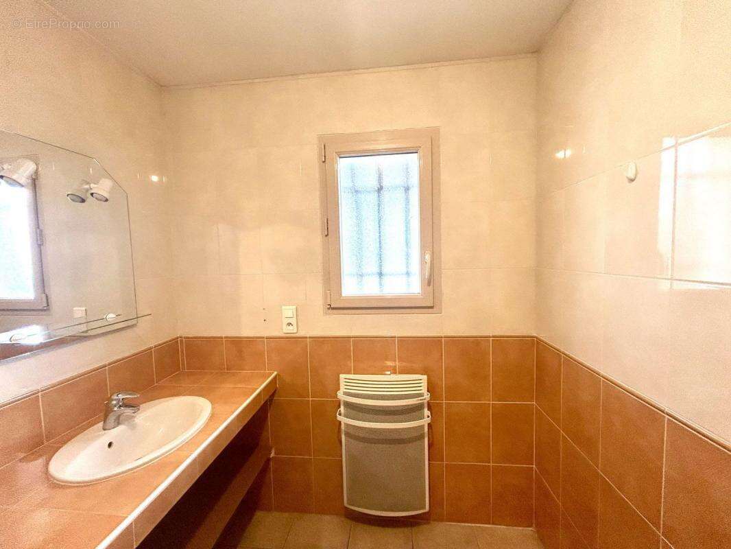 Maison à LACHAPELLE-AUZAC