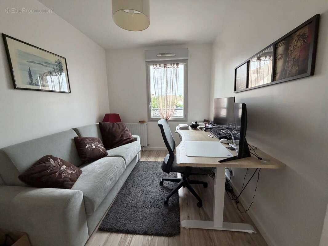 Appartement à LE MESNIL-SAINT-DENIS