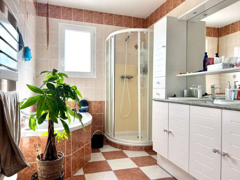 Maison à SAINT-LAURENT-DE-CHAMOUSSET