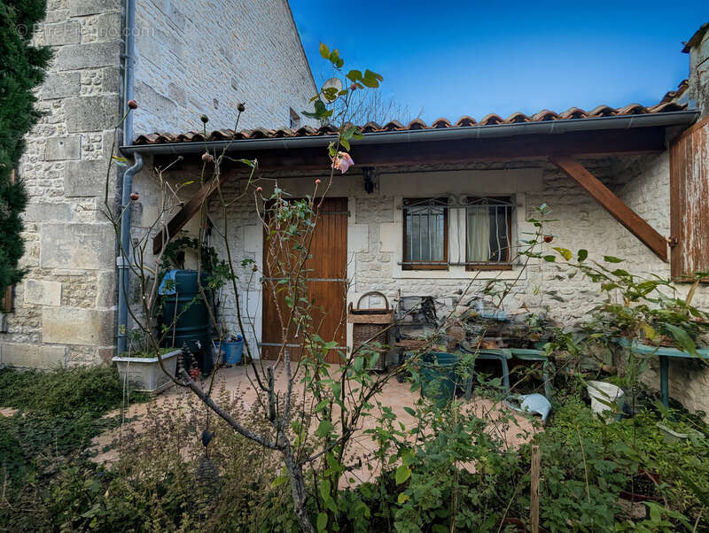 Maison à SEGONZAC