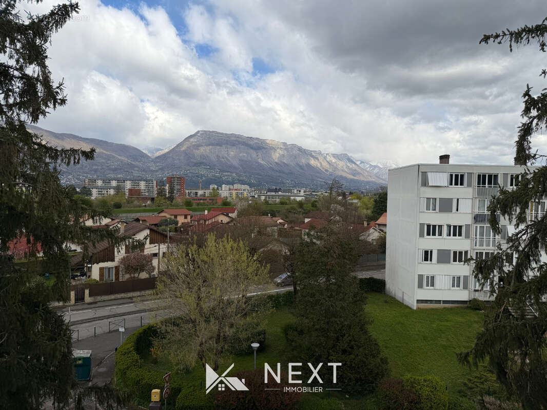 Appartement à SAINT-MARTIN-D'HERES