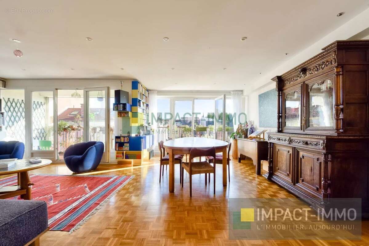 Appartement à COURBEVOIE