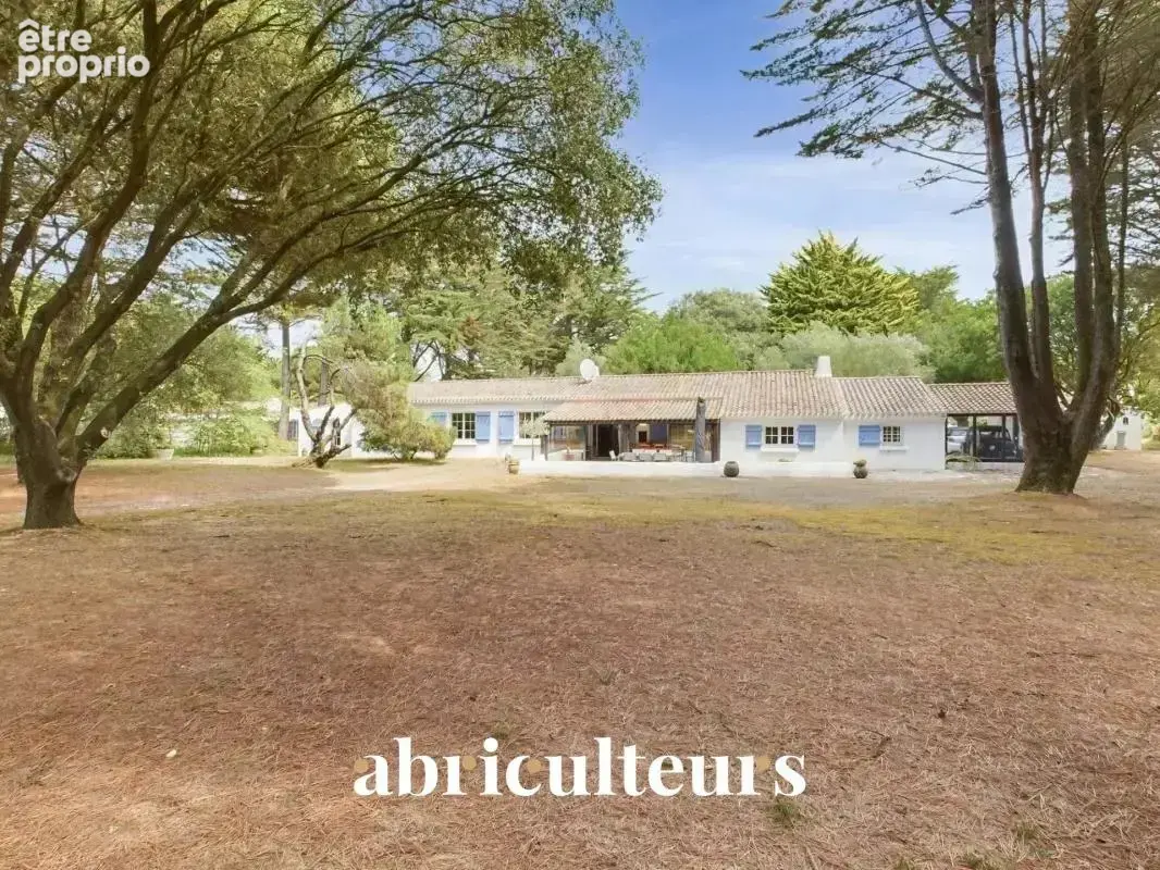 Grande villa de 200m² en front de mer  Très belle parcelle aux multiples possibilités en vente à L'Épine (85740) - photo 14