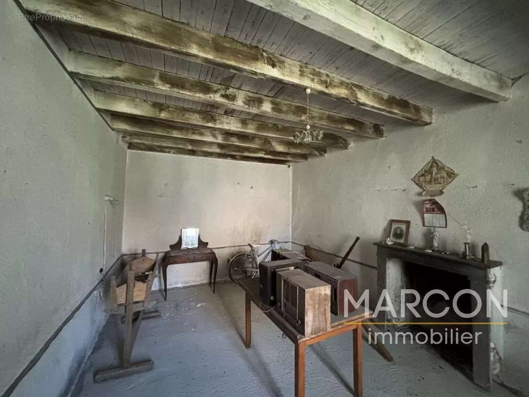 Maison à SAINT-JULIEN-LE-CHATEL