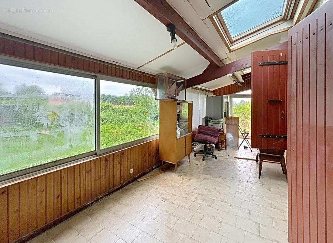 EXCLUSIVITE  A THENAC Maison à rénover de 271 m2 utile - photo 8