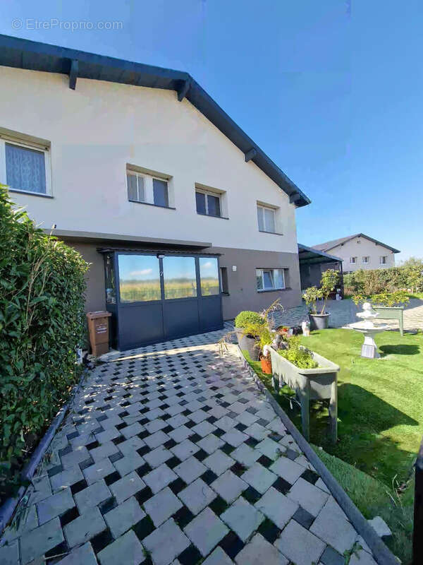 Maison à SAINTE-CROIX-EN-PLAINE