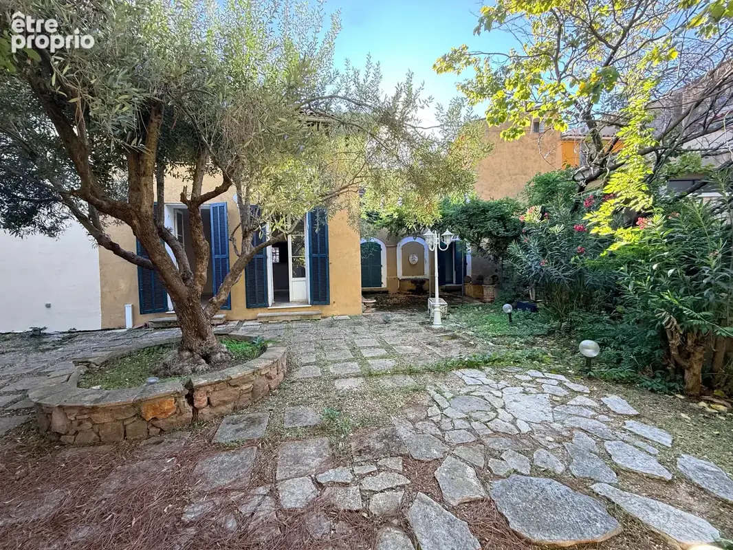 Roquebrune-sur-argens   authentique maison de maître au cœur du village - photo 2