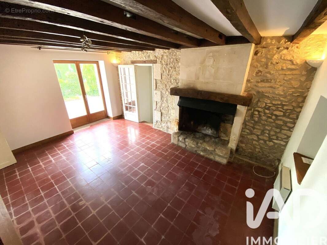 Maison 105 m² à Villeloin-Coulange  - photo 4