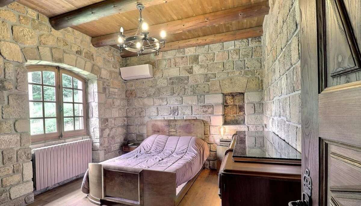 Maison à SAINT-APOLLINAIRE-DE-RIAS