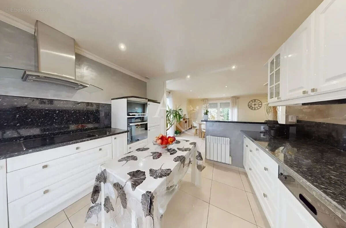 Maison à OZOIR-LA-FERRIERE