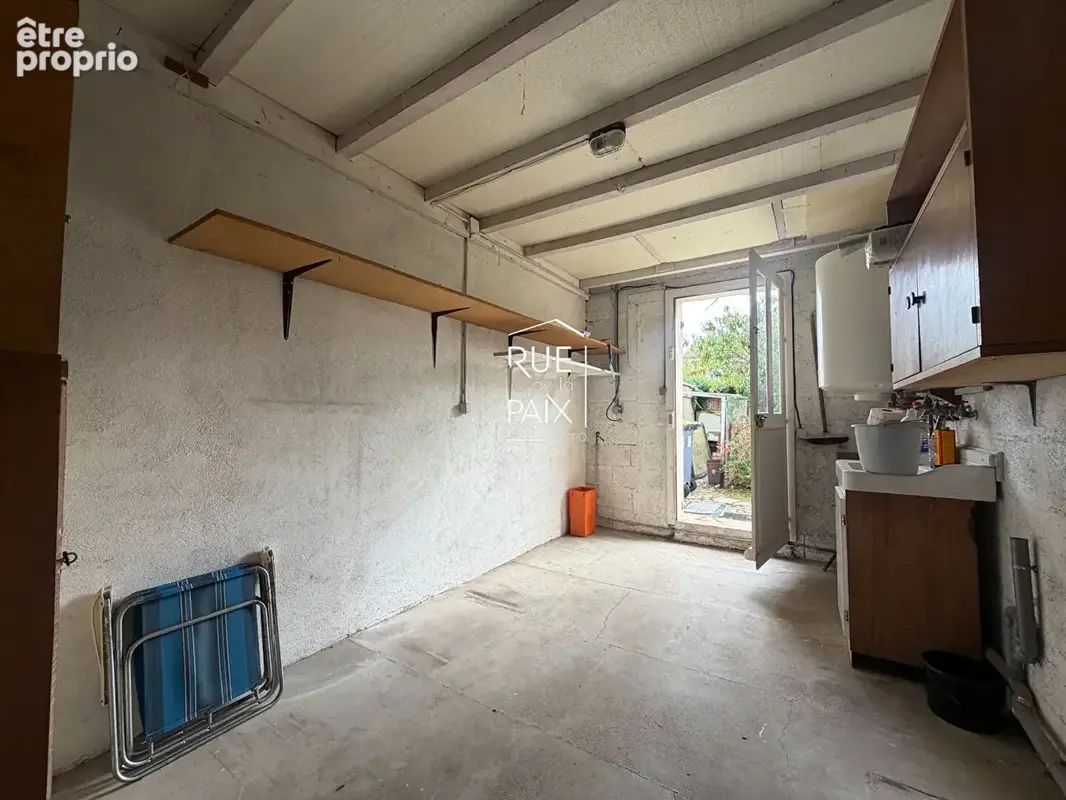 Pavillon de plain-pied avec jardin arboré et deux garages - photo 9