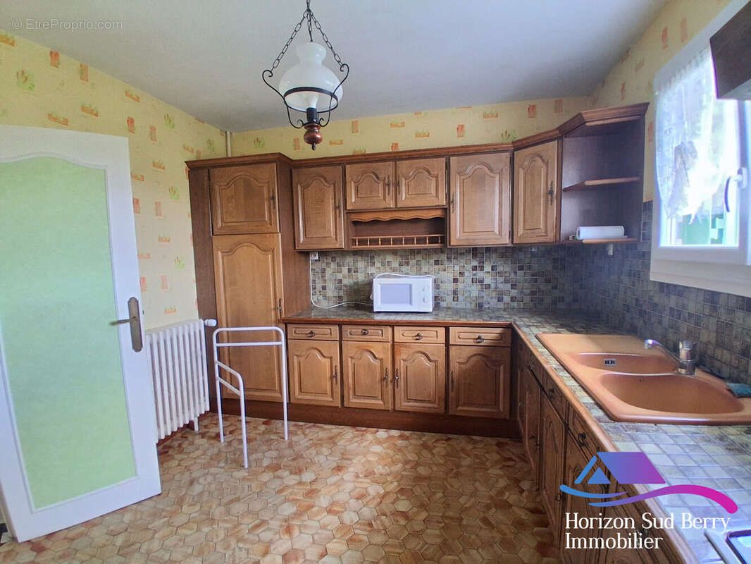 Cuisine aménagée - Maison à LA CHATRE