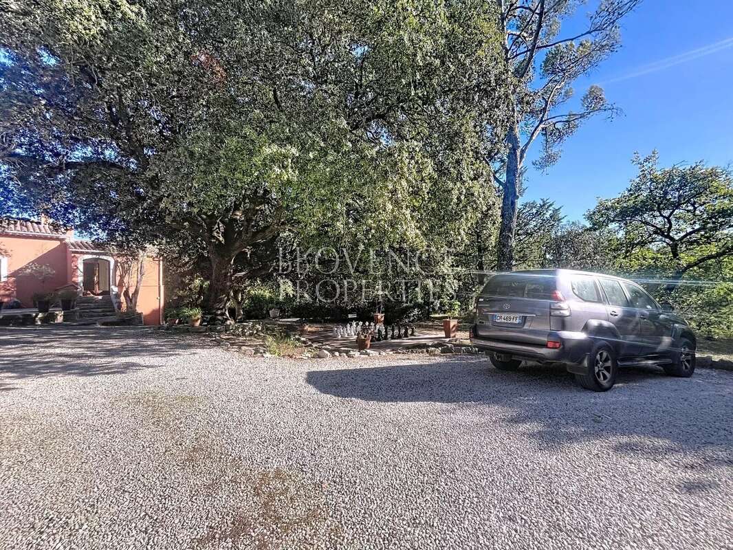 Maison à BESSE-SUR-ISSOLE