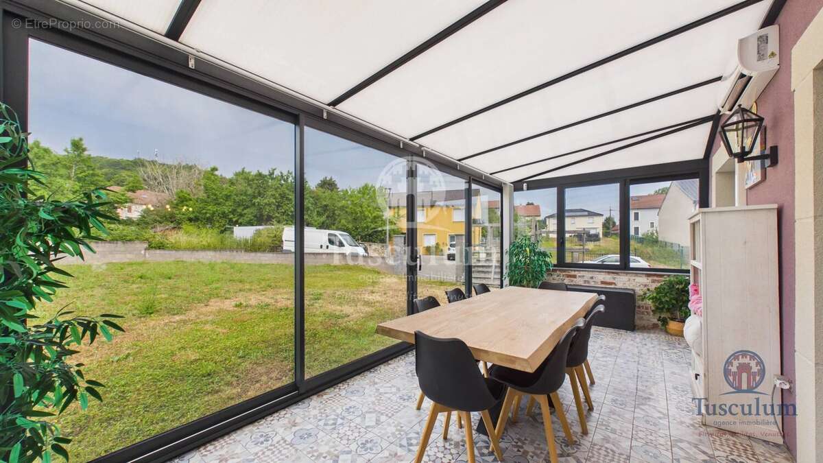 RUSSANGE – Maison familiale 4 chambres, bureau, véranda et double garage - photo 6