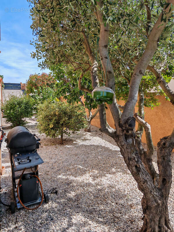 Villa récente (2009) de 160m2 avec piscine, jardin arboré et équipements modernes à Narbonne - Un cadre de vie - photo 12