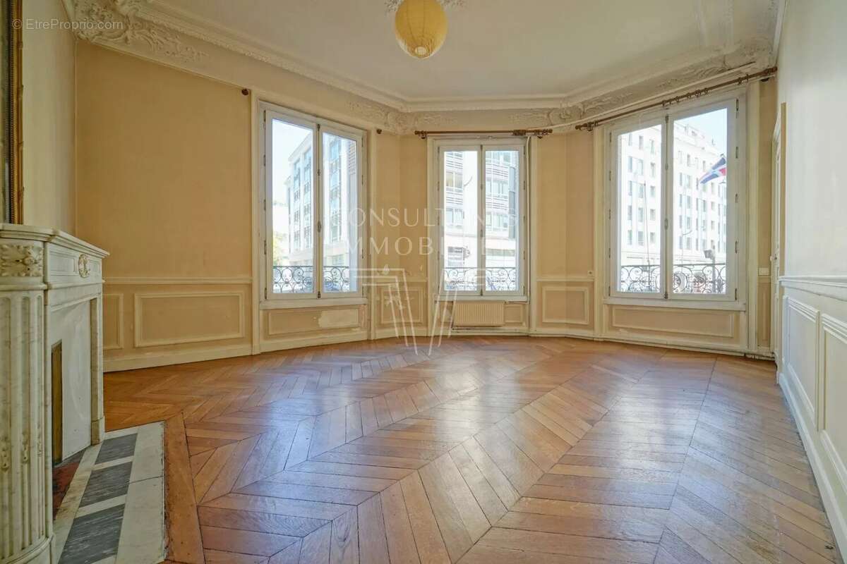 Appartement à PARIS-8E